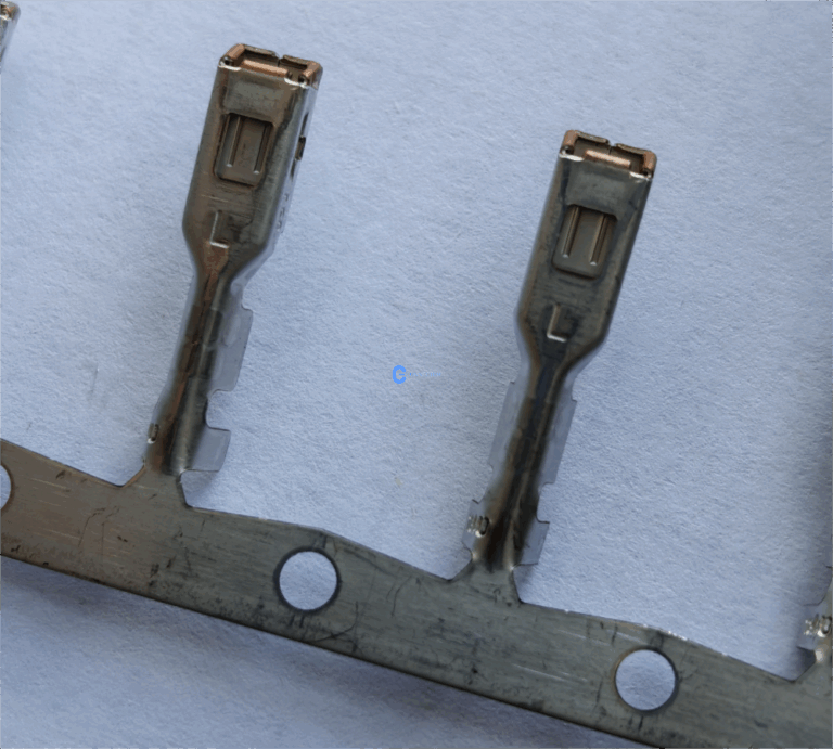 APTIV formerly Delphi 15422510 APEX 2.8 series connector sealed female terminal, tab width 2.8 mm, made by copper alloy with gold-plating, suitable for 0.5-1.0mm² cables.